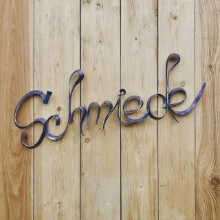 Kované nápisy mají své kouzlo 😊 tvrdé a surové železo přetváříme do ladné a odlehčené podoby. Cílem je, aby nápis vypadal,...